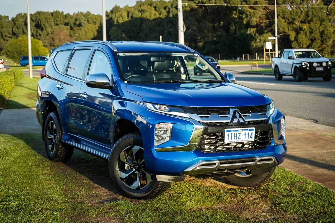 Mitsubishi Pajero Sport image 1