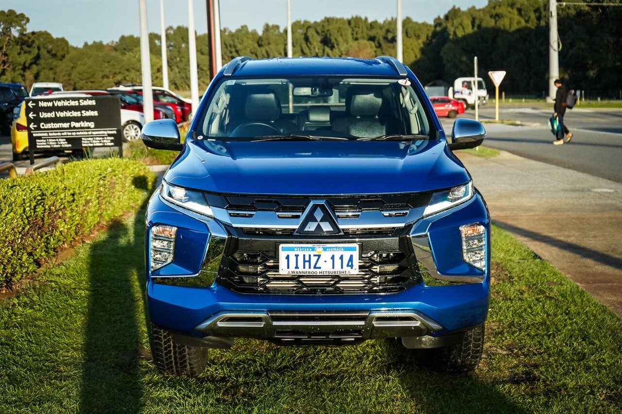 Mitsubishi Pajero Sport image 3