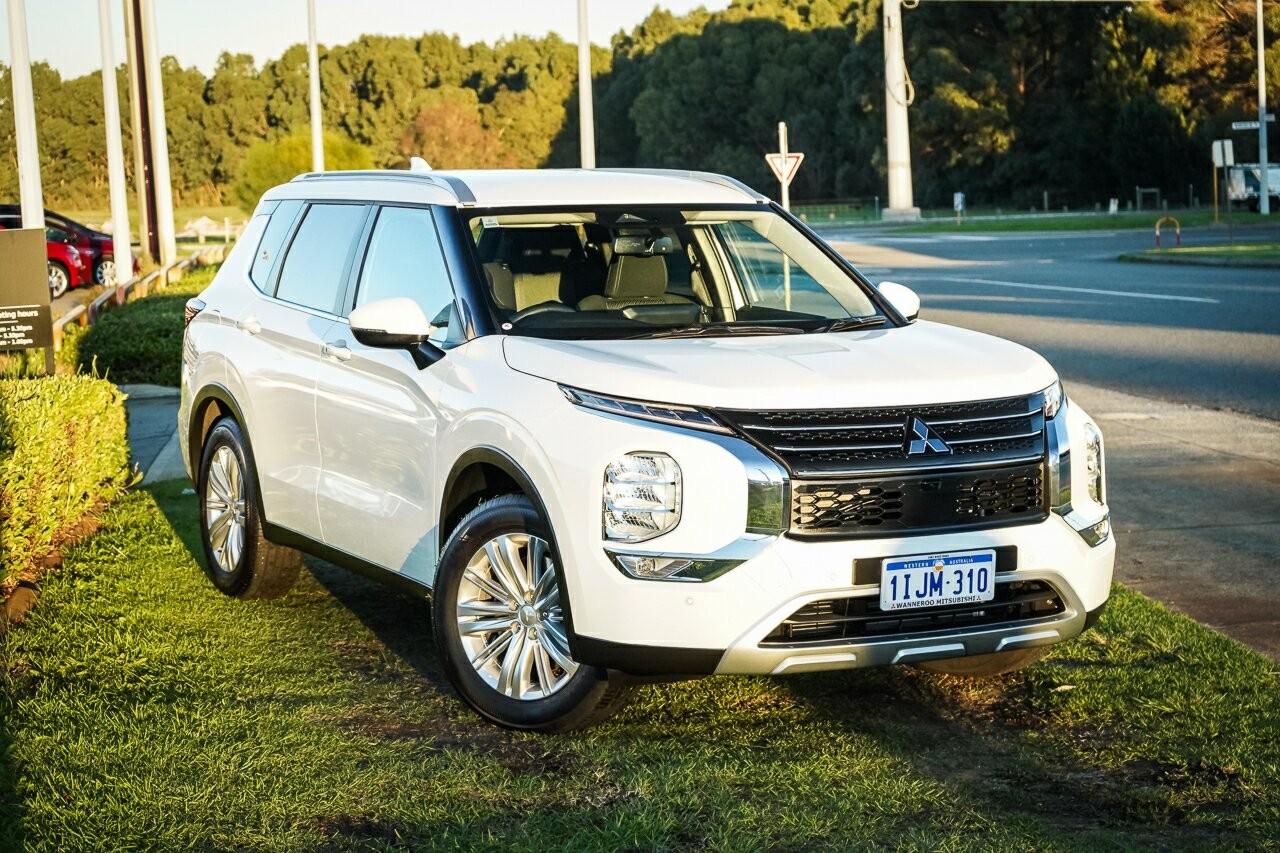 Mitsubishi Outlander image 1