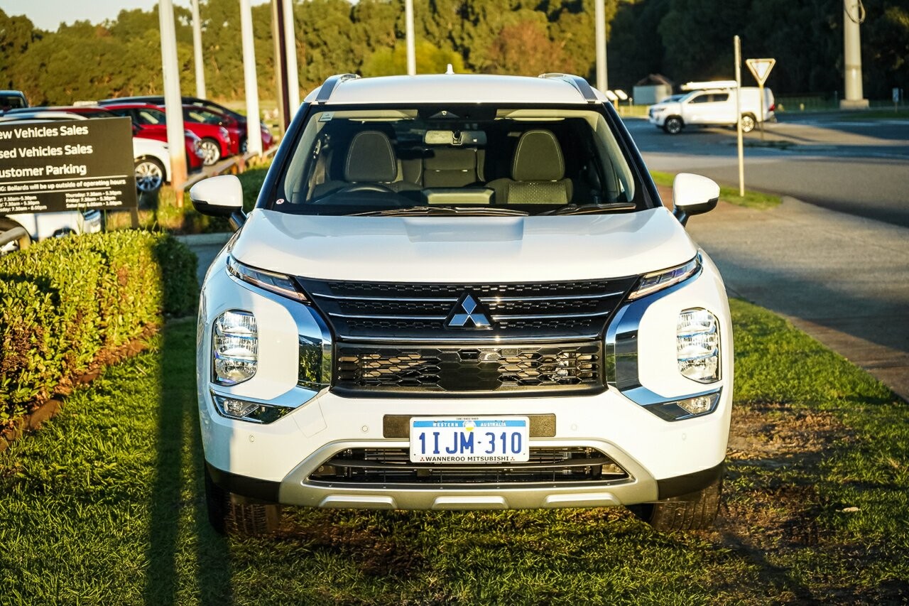 Mitsubishi Outlander image 3
