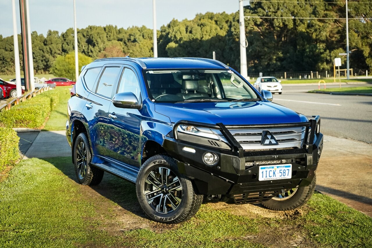 Mitsubishi Pajero Sport image 1