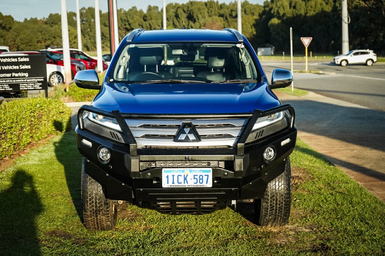 Mitsubishi Pajero Sport image 3