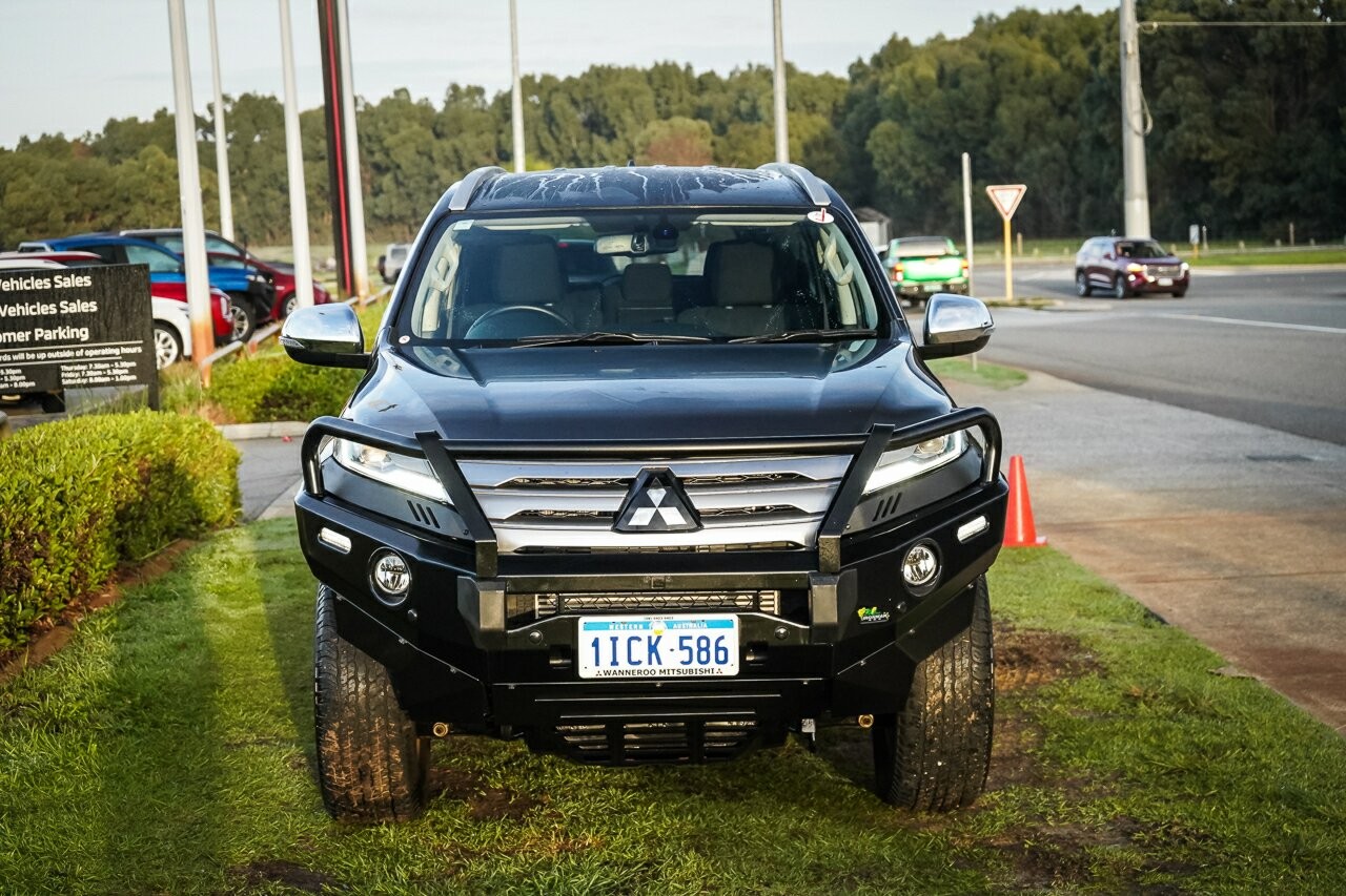 Mitsubishi Pajero Sport image 3