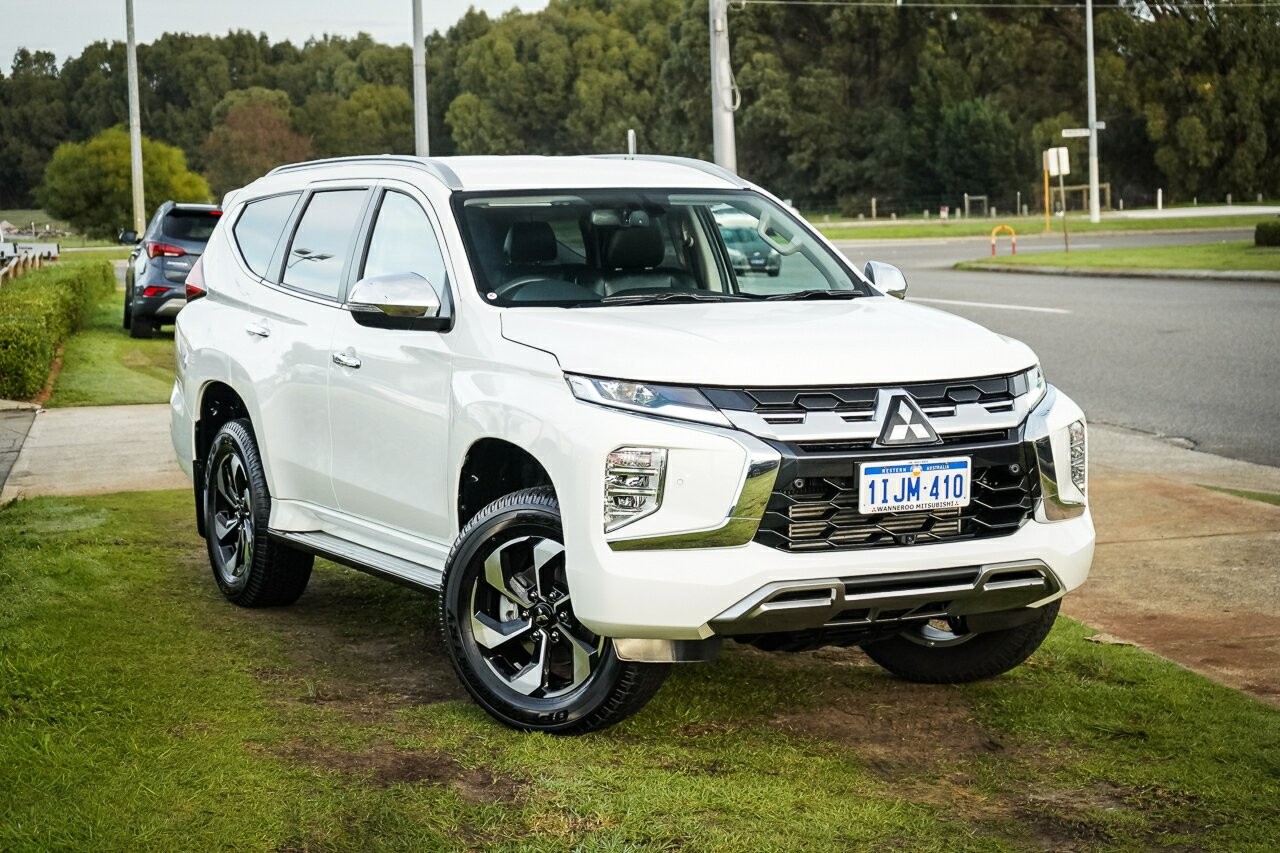 Mitsubishi Pajero Sport image 1