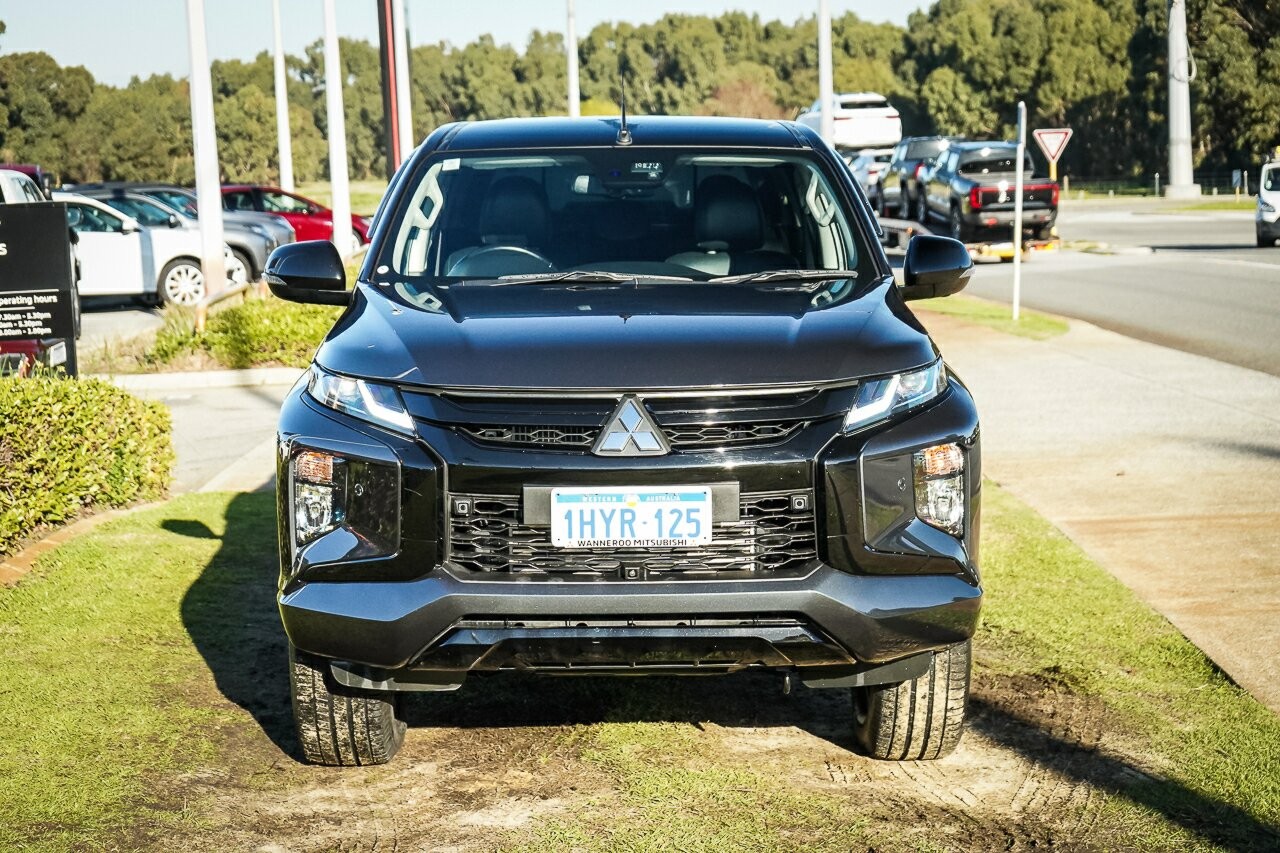 Mitsubishi Triton image 2