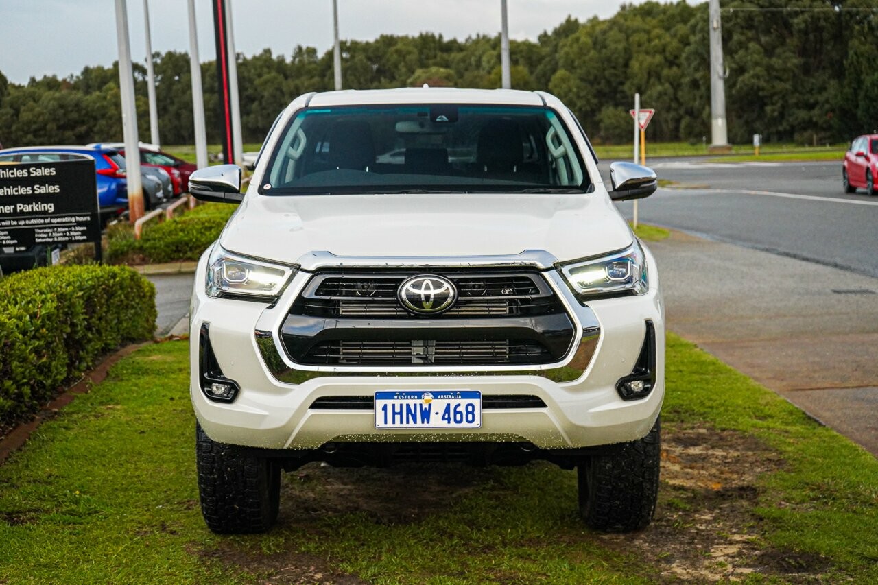 Toyota Hilux image 2