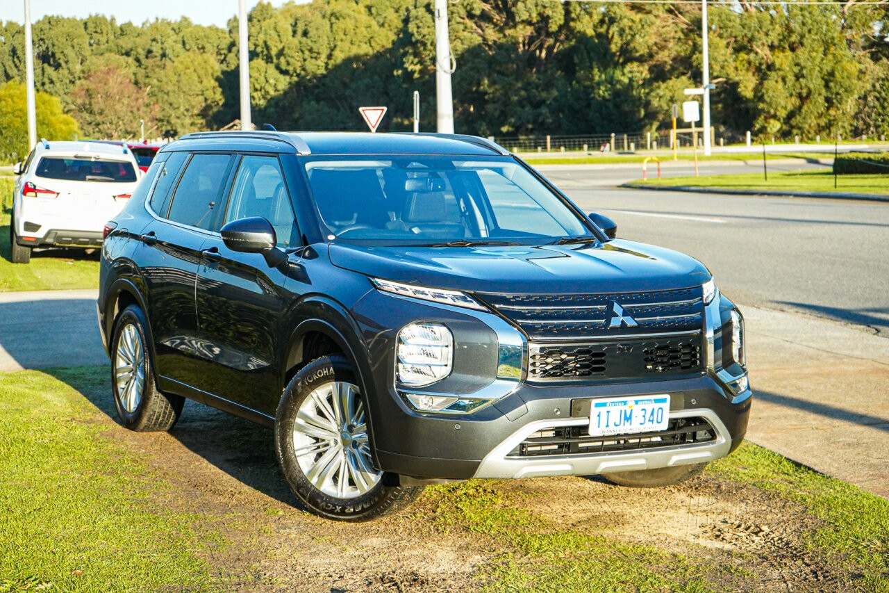 Mitsubishi Outlander image 1