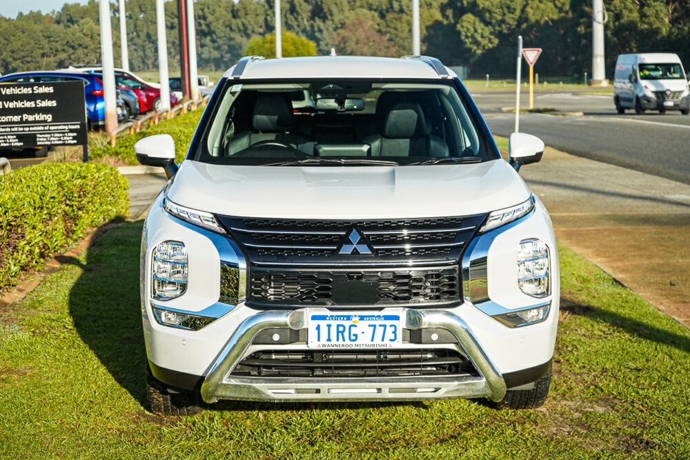 Mitsubishi Outlander image 2