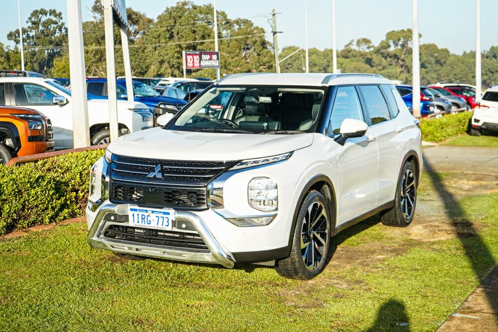 Mitsubishi Outlander image 3