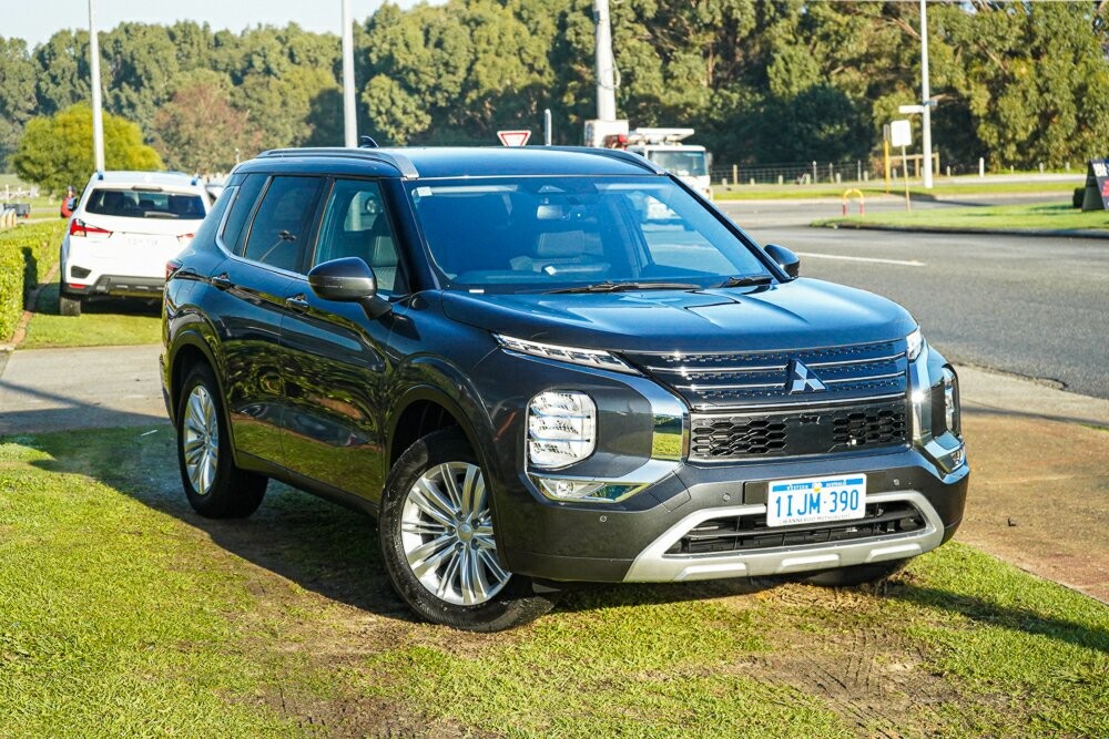 Mitsubishi Outlander image 1