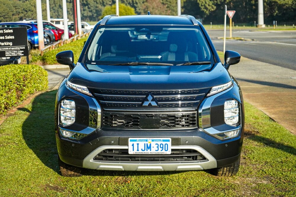 Mitsubishi Outlander image 2