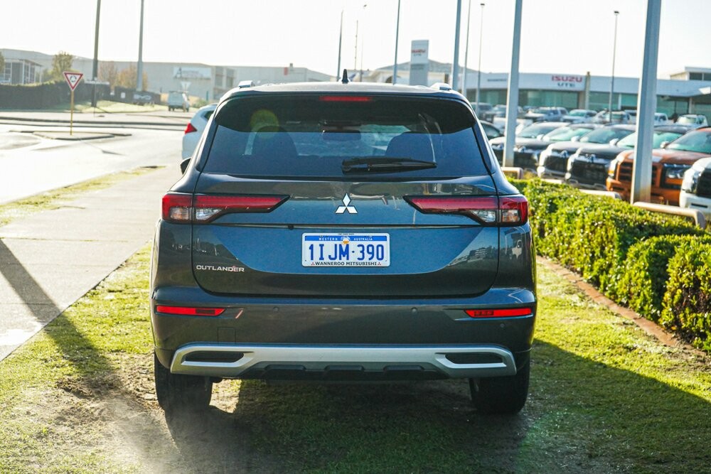 Mitsubishi Outlander image 4