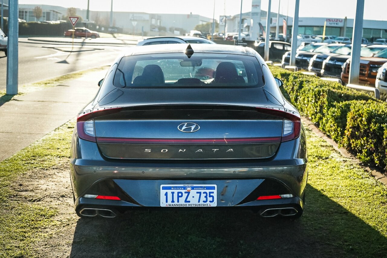 Hyundai Sonata image 4
