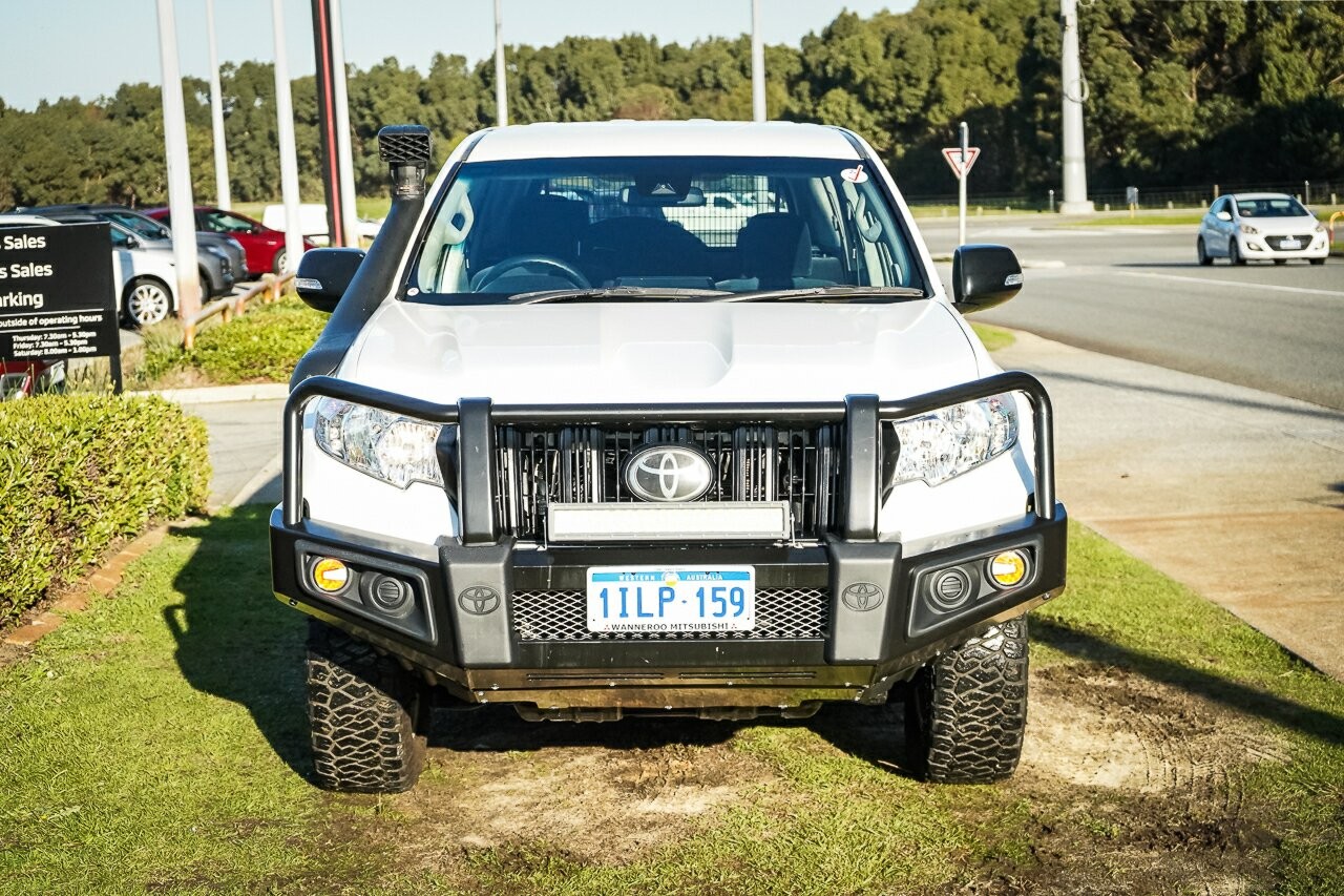 Toyota Landcruiser Prado image 2