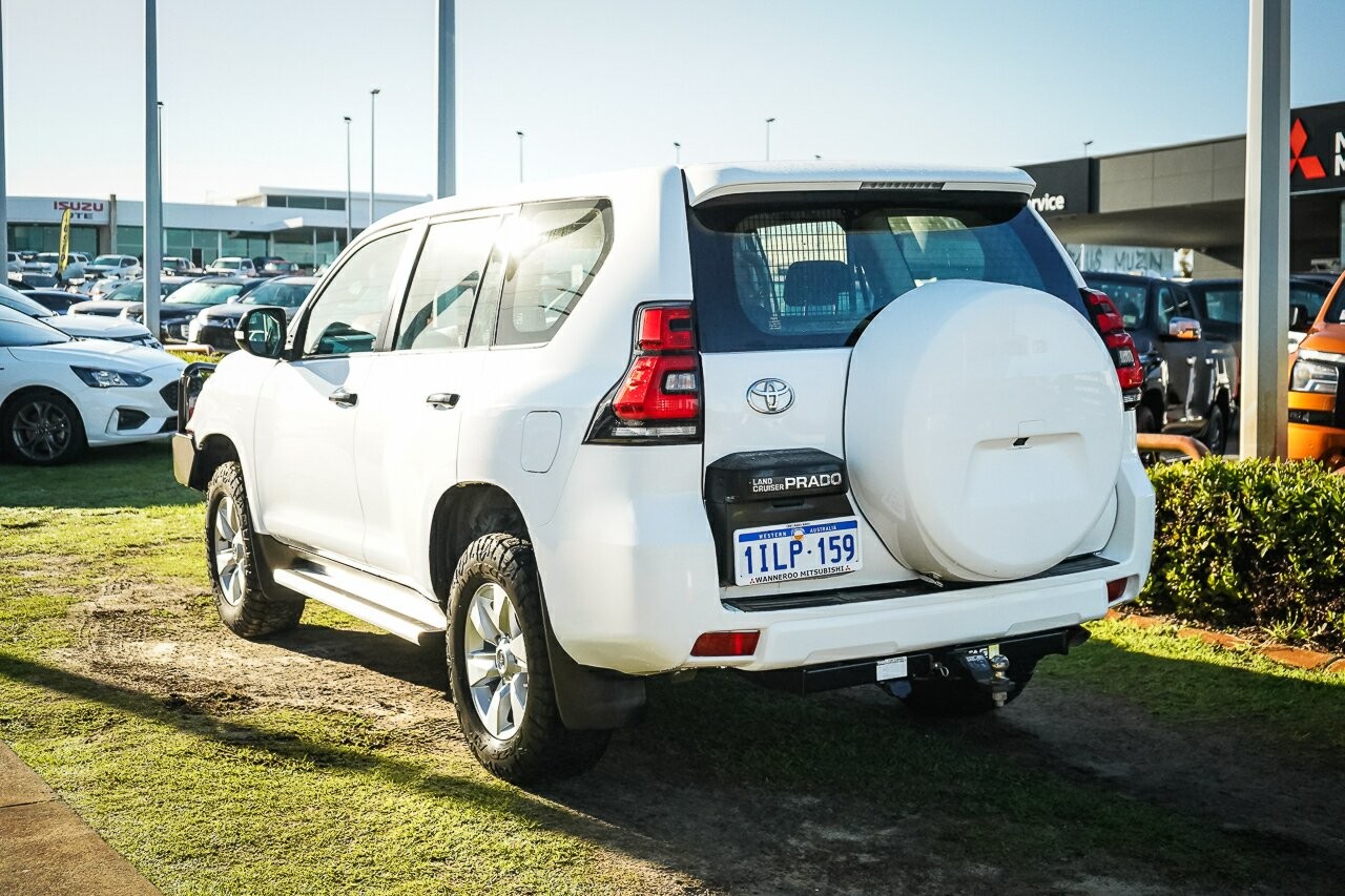 Toyota Landcruiser Prado image 4