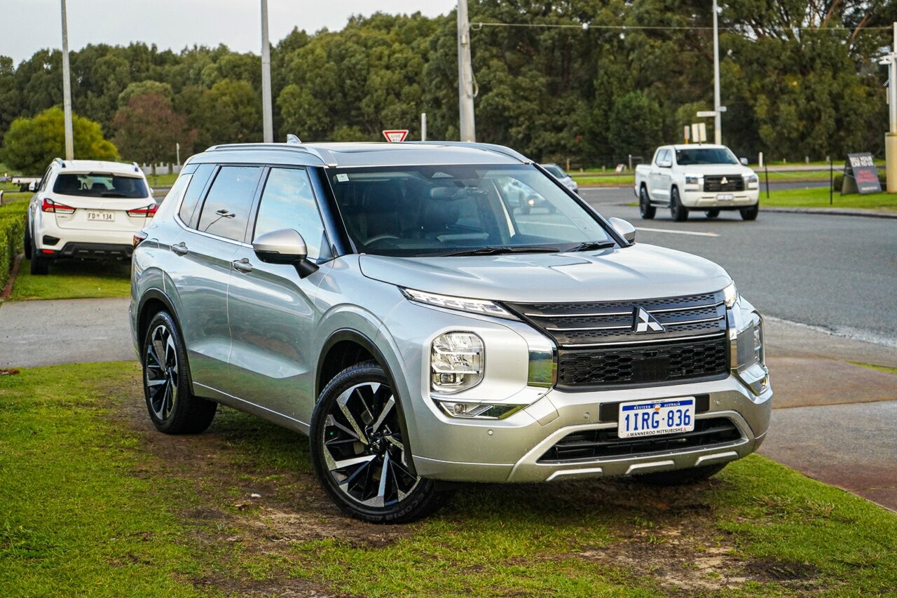 Mitsubishi Outlander image 1