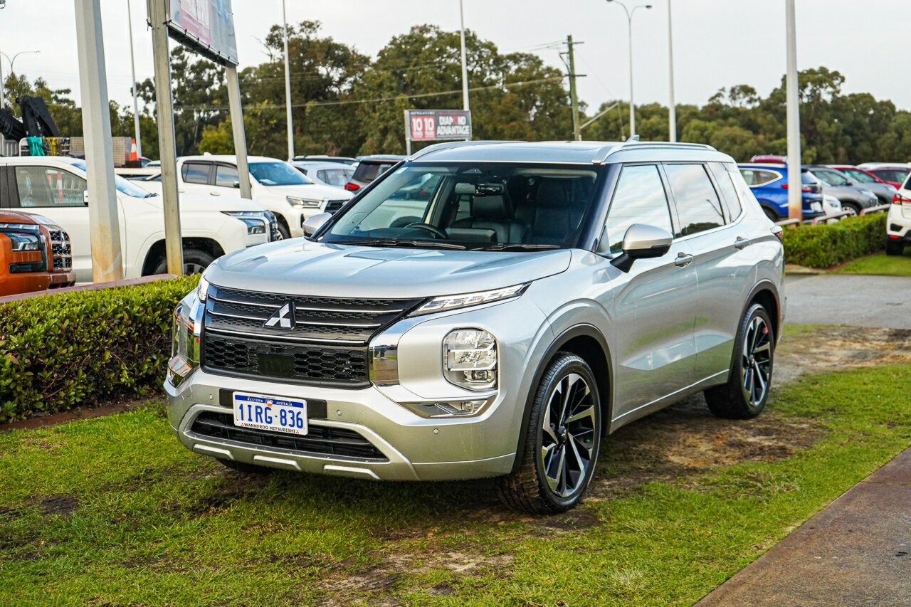 Mitsubishi Outlander image 3