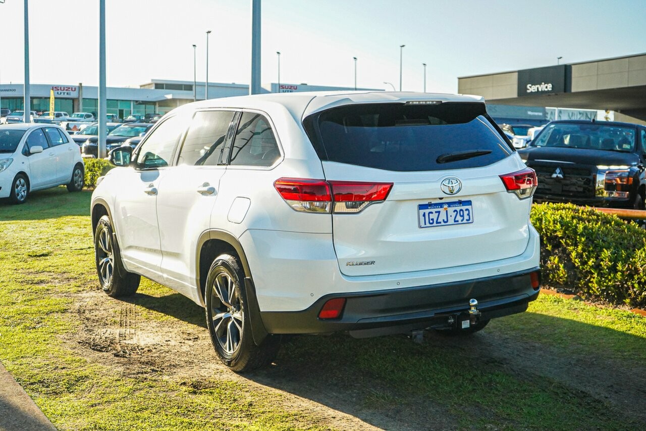 Toyota Kluger image 4