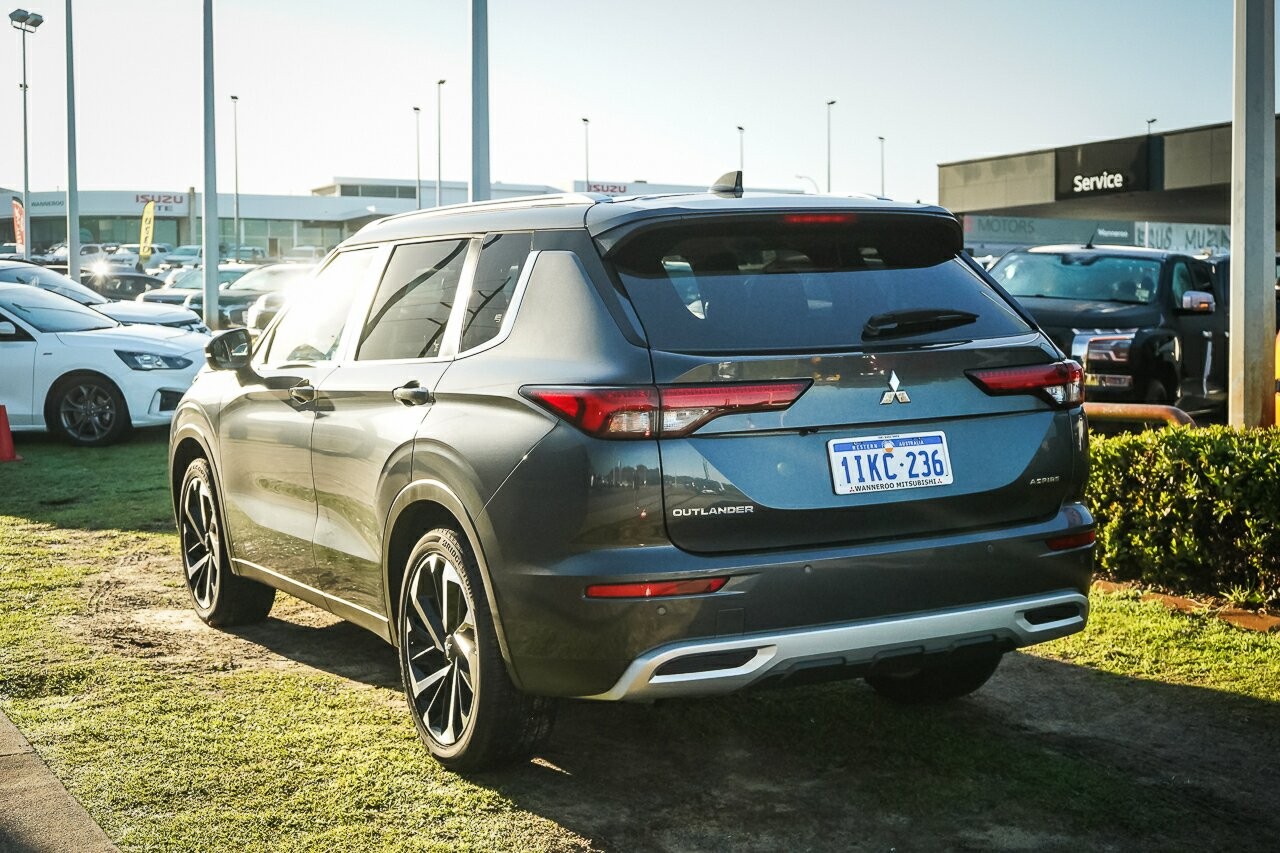 Mitsubishi Outlander image 3