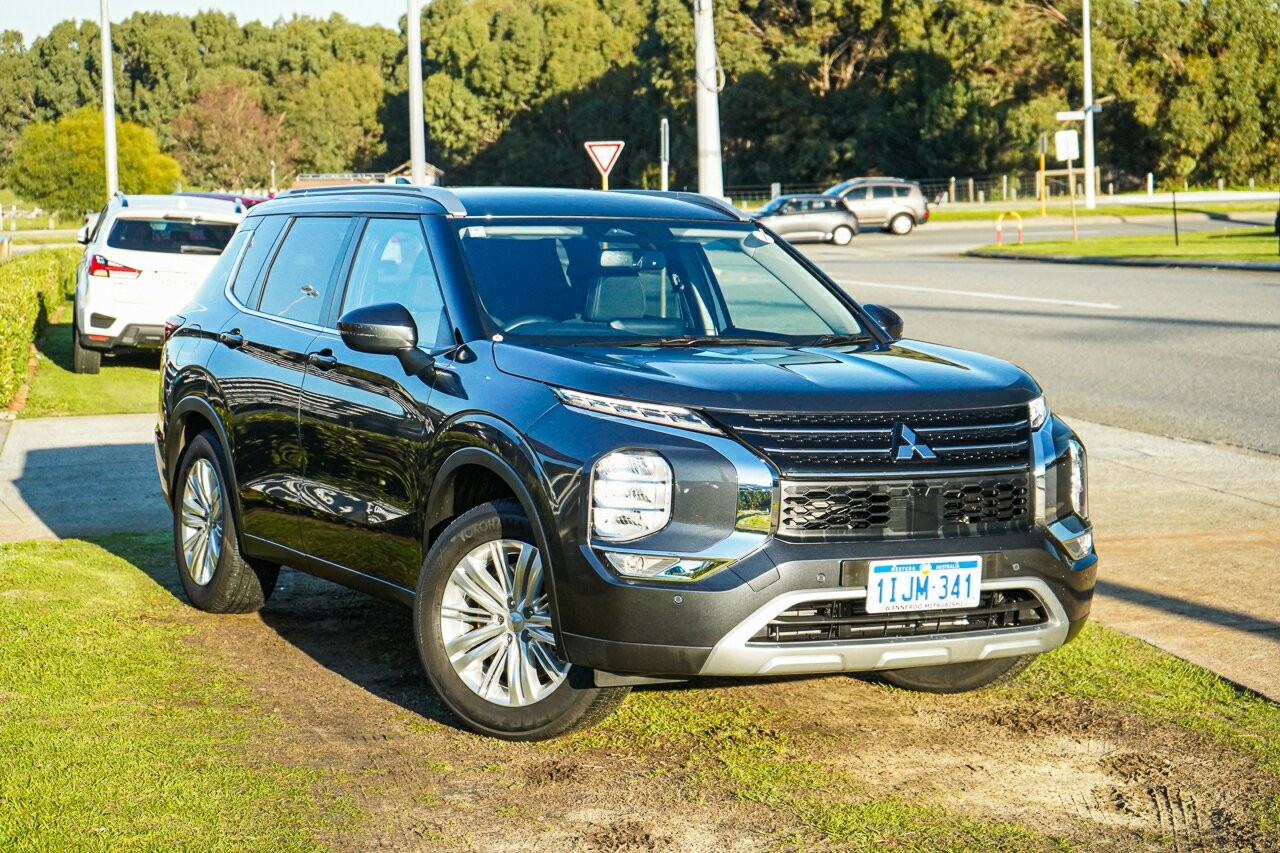 Mitsubishi Outlander image 1