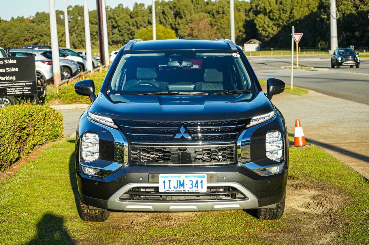 Mitsubishi Outlander image 2