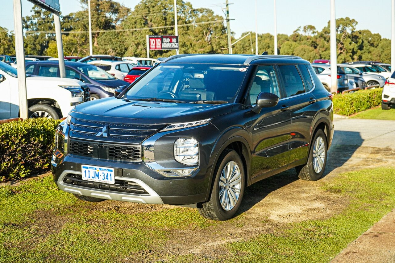 Mitsubishi Outlander image 3