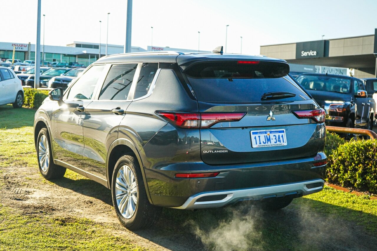 Mitsubishi Outlander image 4