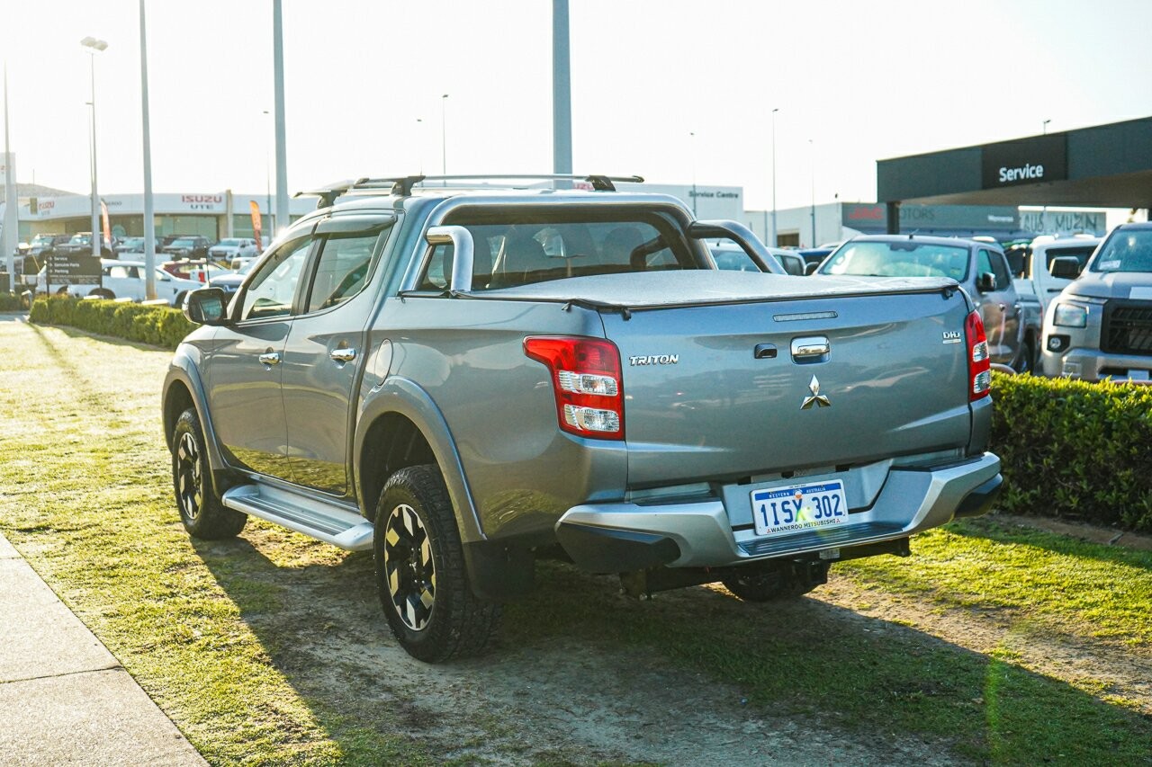 Mitsubishi Triton image 2