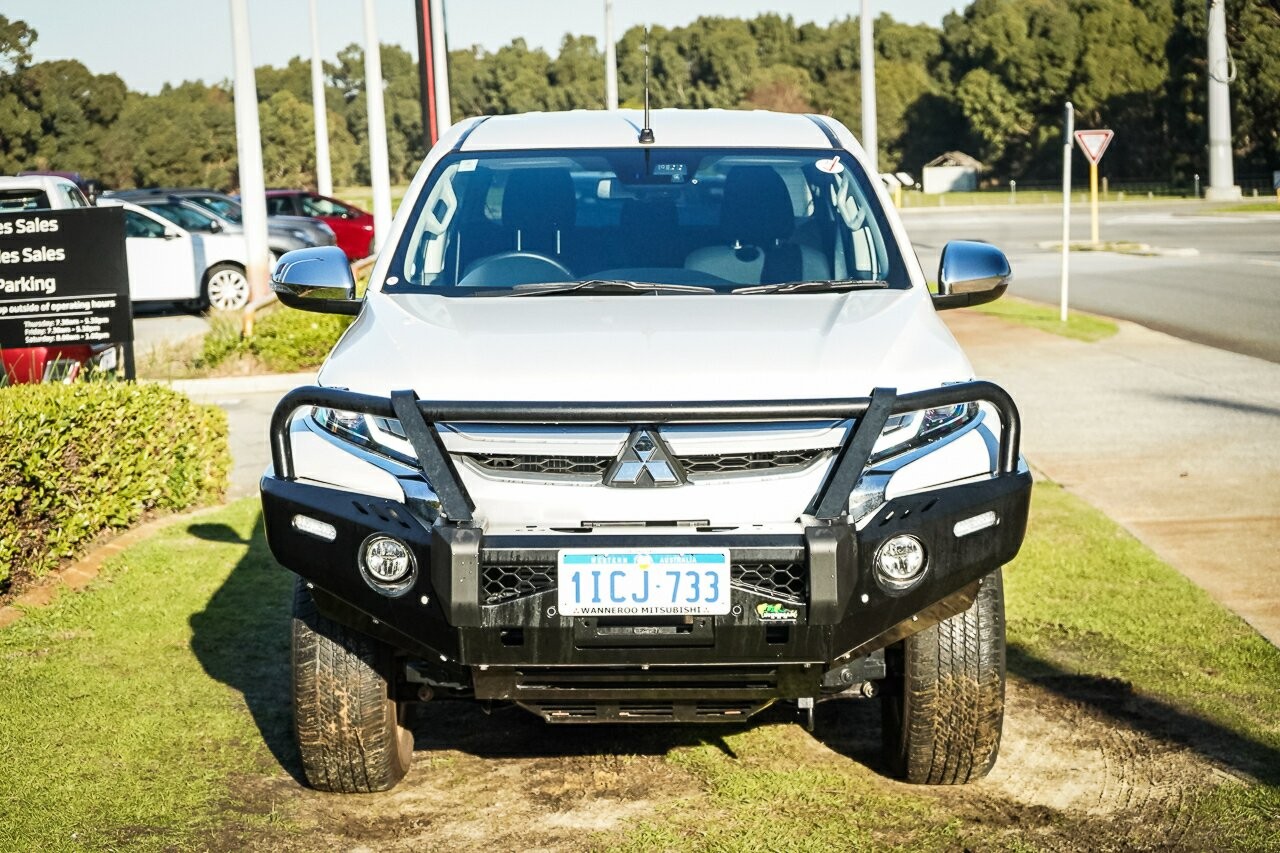 Mitsubishi Triton image 2