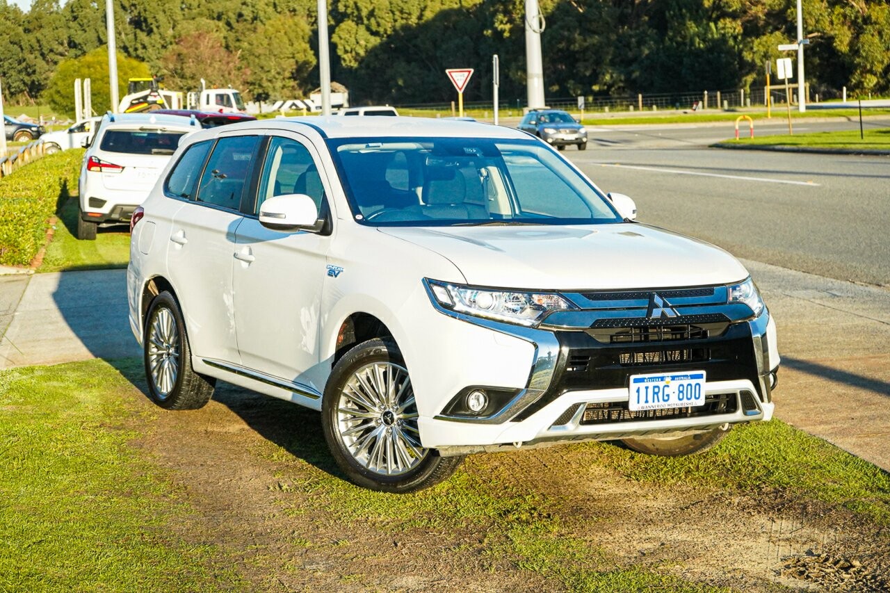 Mitsubishi Outlander image 1