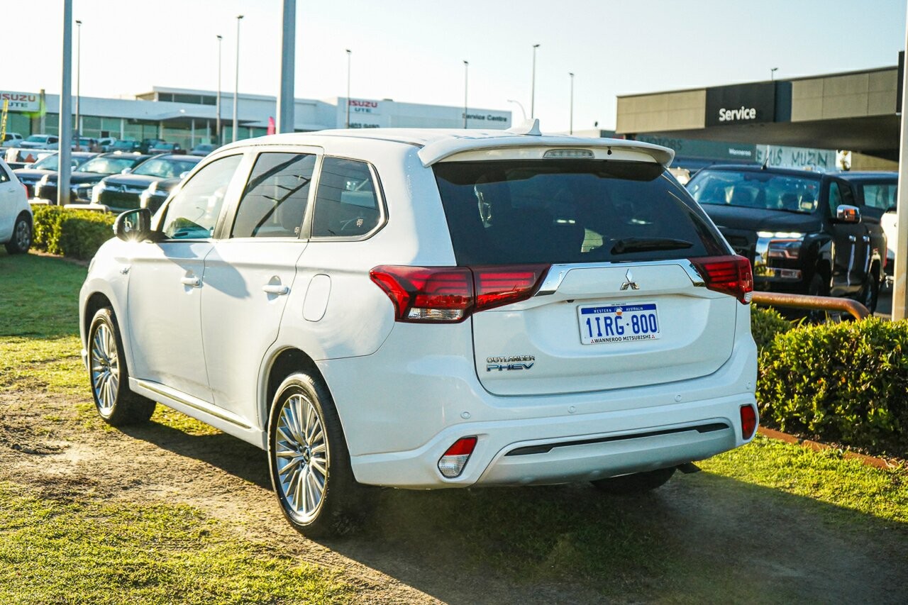 Mitsubishi Outlander image 4