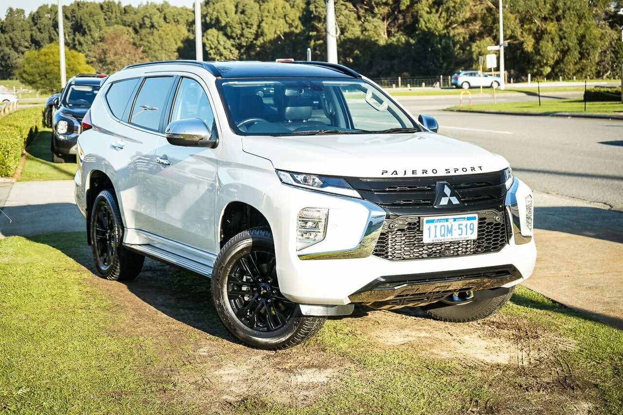 Mitsubishi Pajero Sport image 1