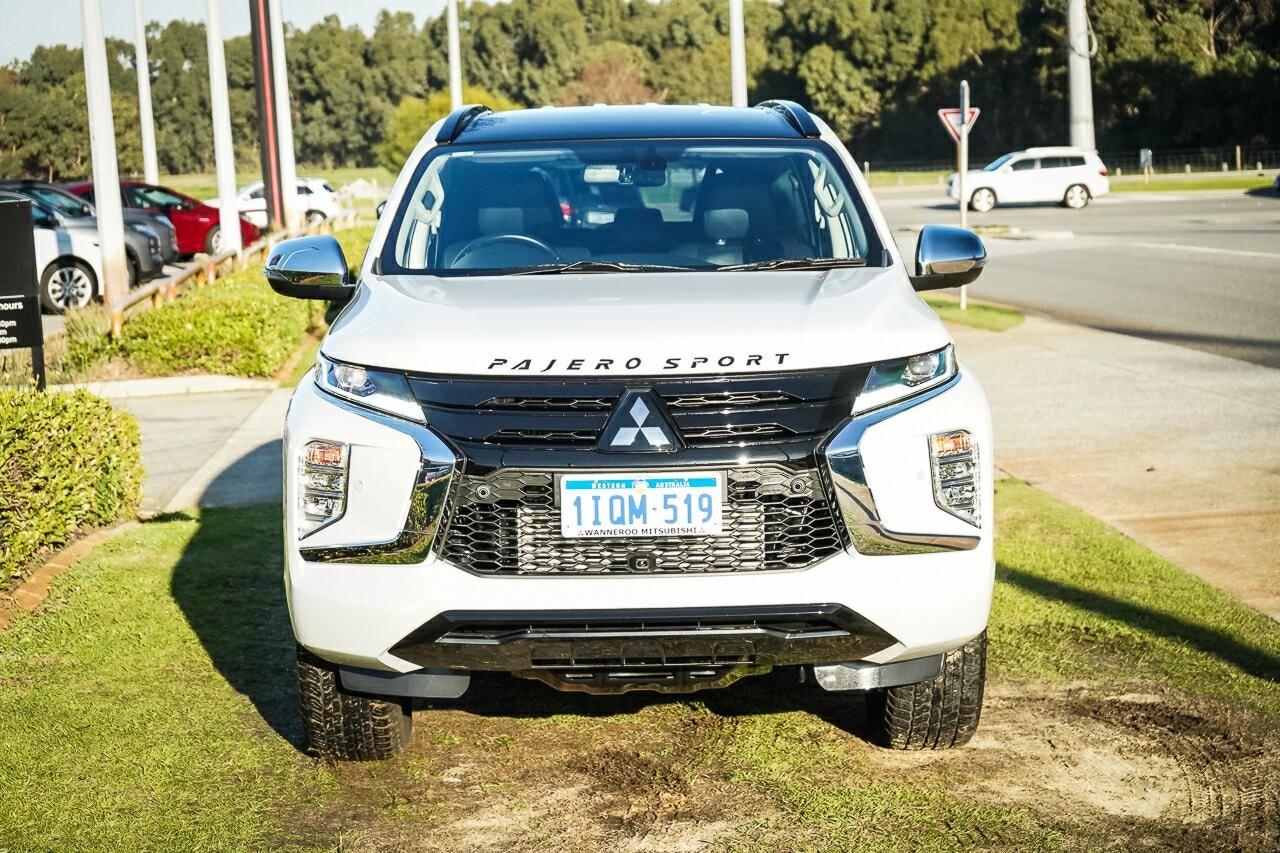 Mitsubishi Pajero Sport image 2