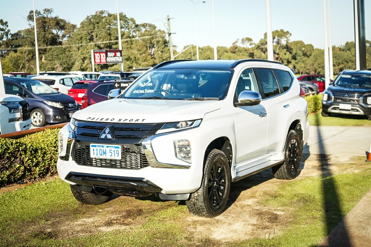 Mitsubishi Pajero Sport image 3