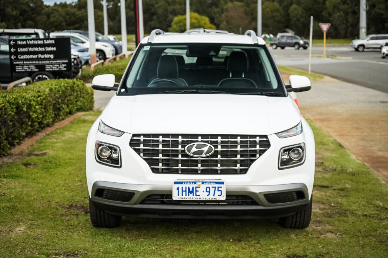 Hyundai Venue image 2