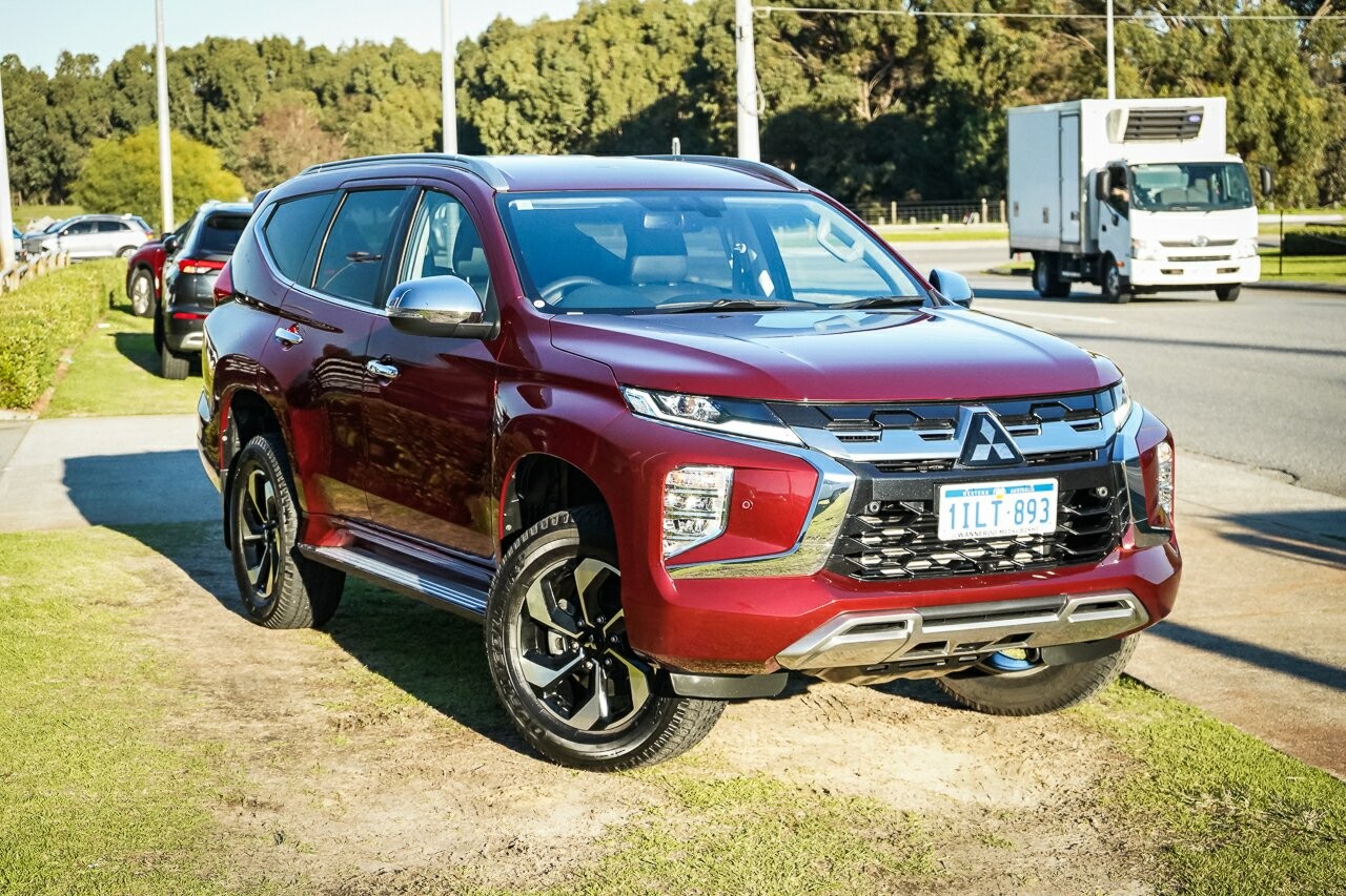 Mitsubishi Pajero Sport image 1