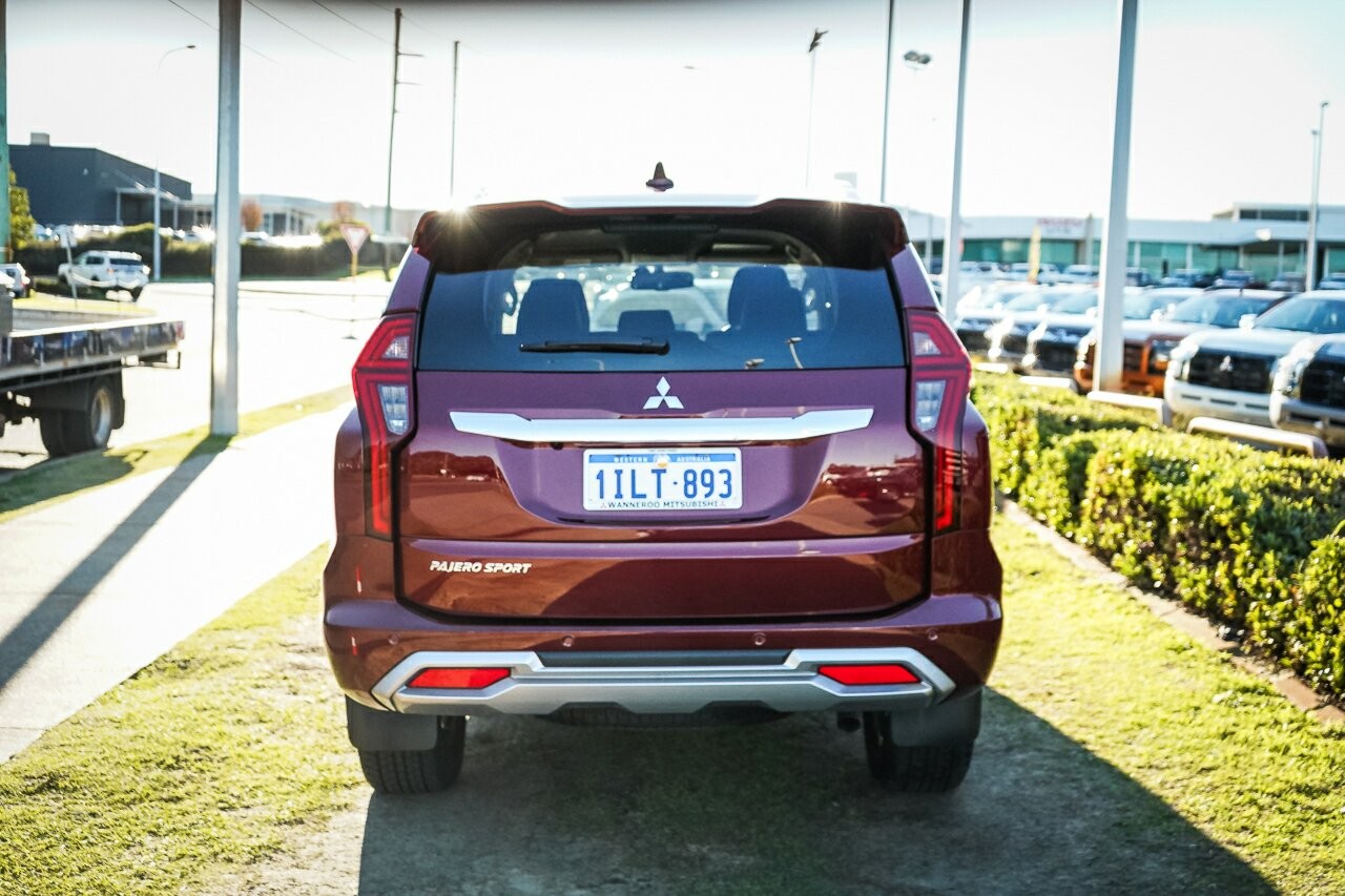 Mitsubishi Pajero Sport image 4