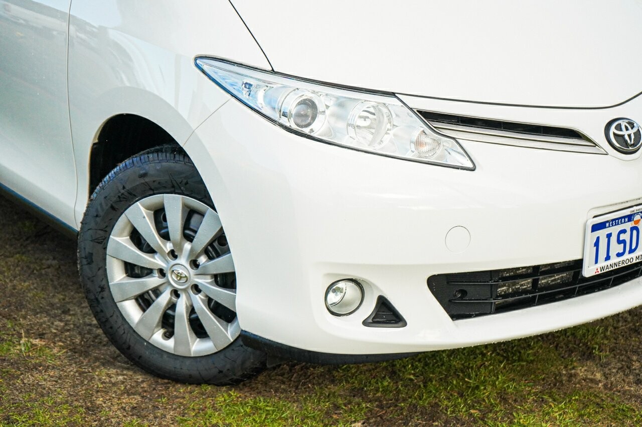 Toyota Tarago image 2