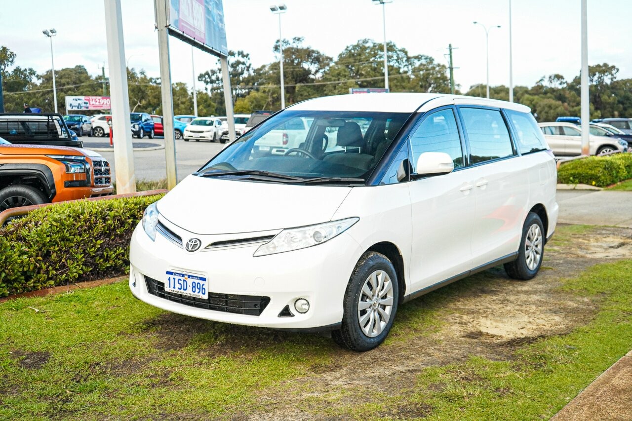 Toyota Tarago image 4