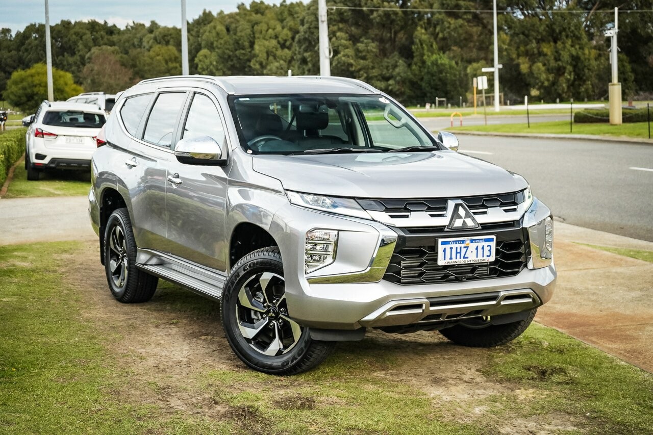 Mitsubishi Pajero Sport image 1