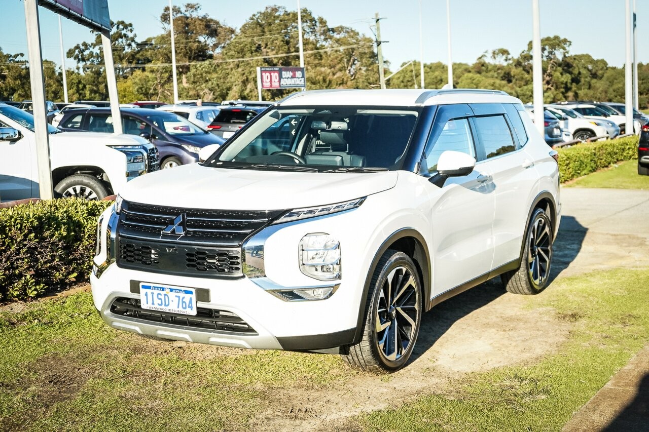 Mitsubishi Outlander image 3