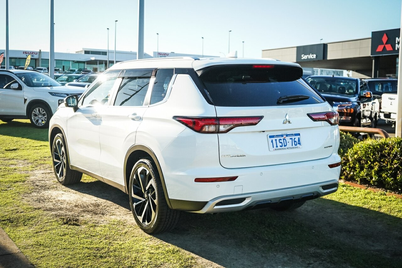 Mitsubishi Outlander image 4