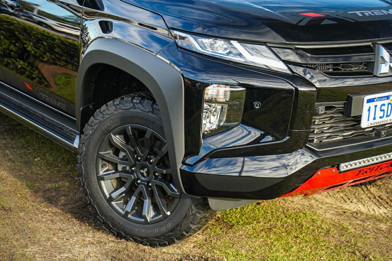Mitsubishi Triton image 2
