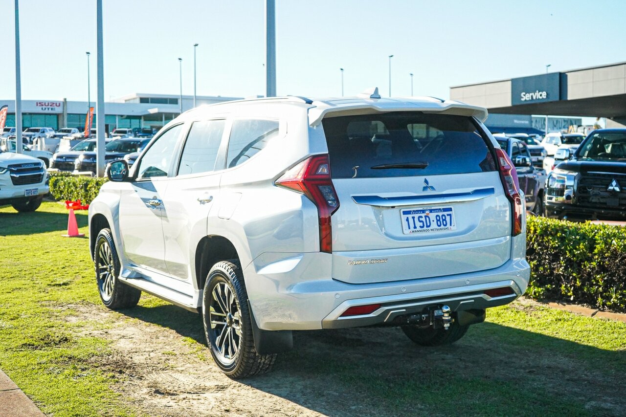 Mitsubishi Pajero Sport image 4