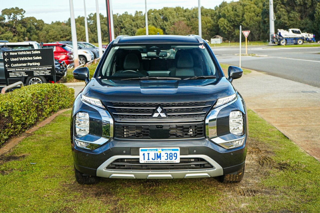 Mitsubishi Outlander image 3