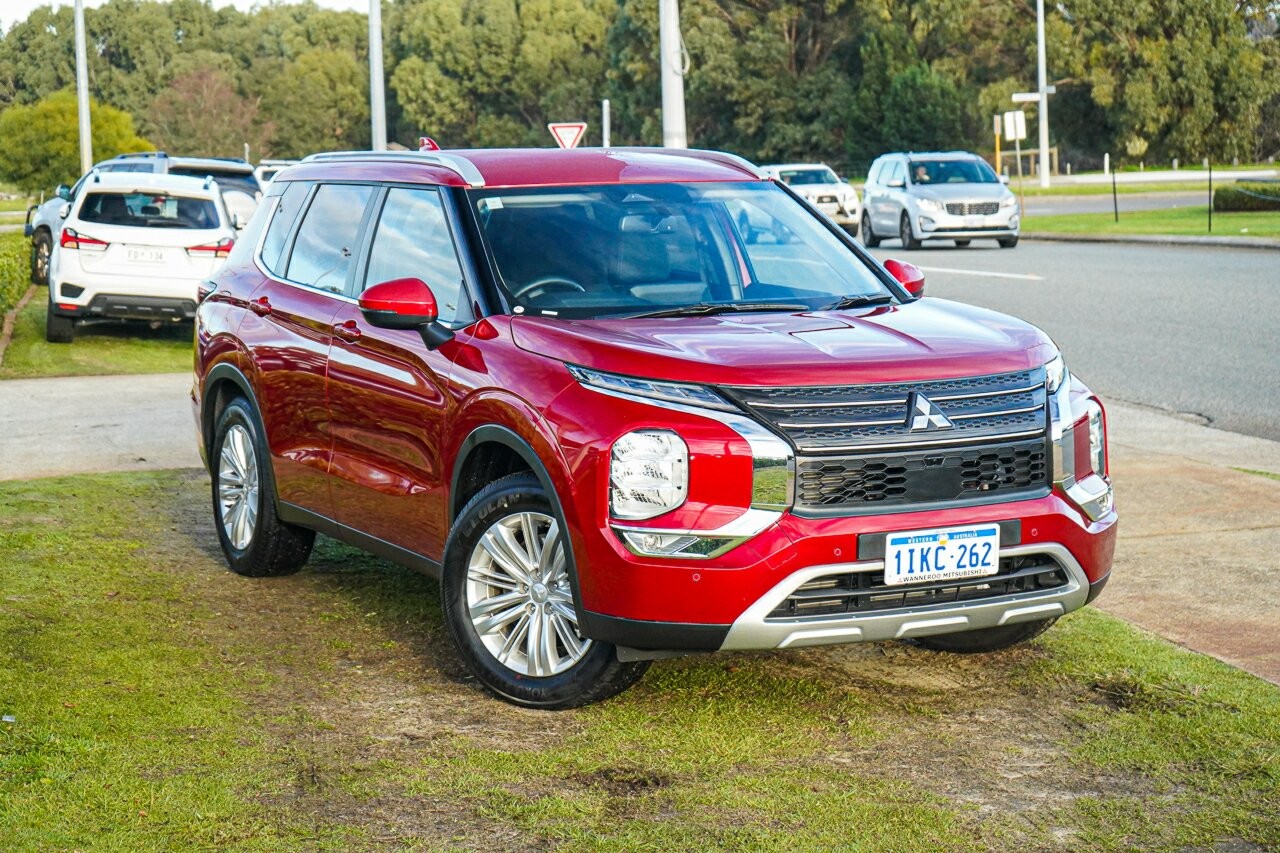 Mitsubishi Outlander image 1