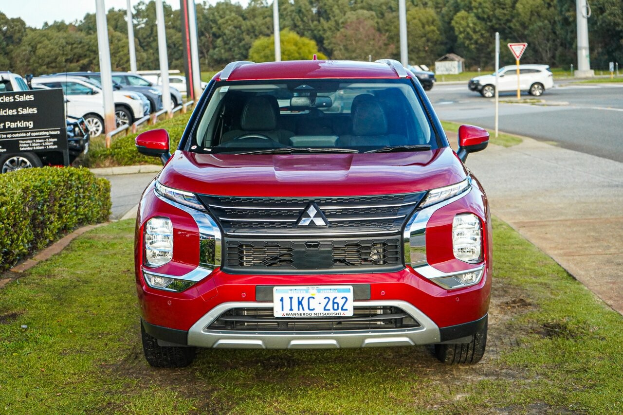 Mitsubishi Outlander image 3