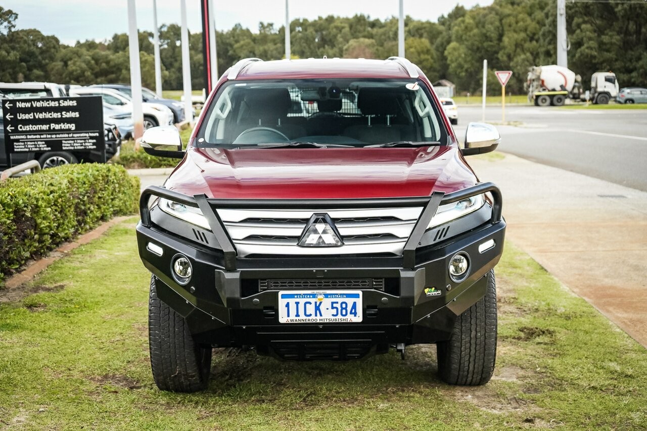 Mitsubishi Pajero Sport image 2