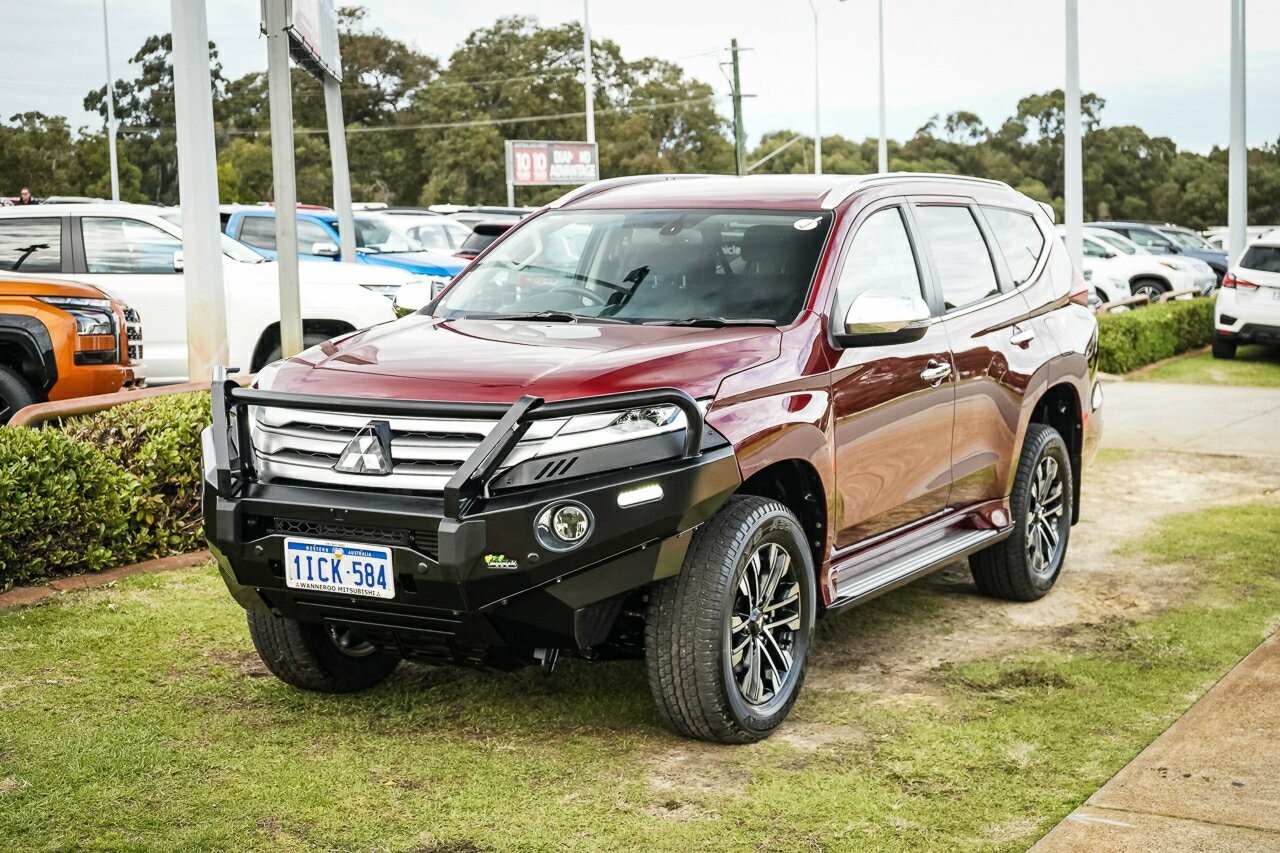 Mitsubishi Pajero Sport image 3