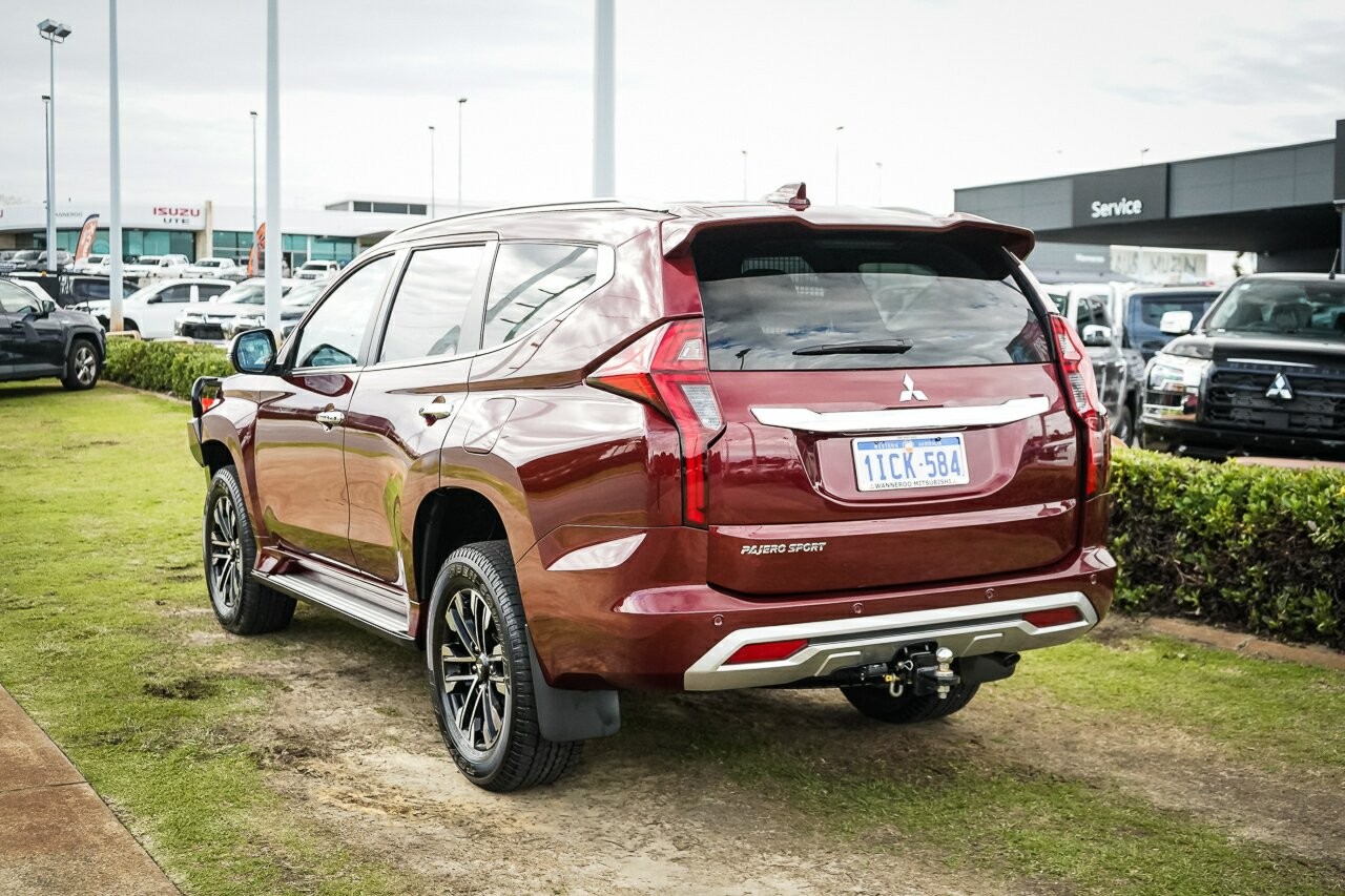 Mitsubishi Pajero Sport image 4